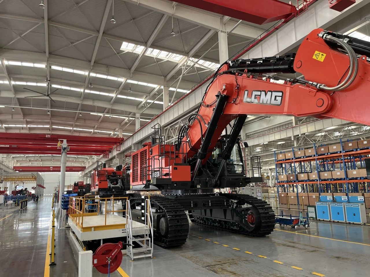 ME136 mining excavator has officially rolled off the production line! 