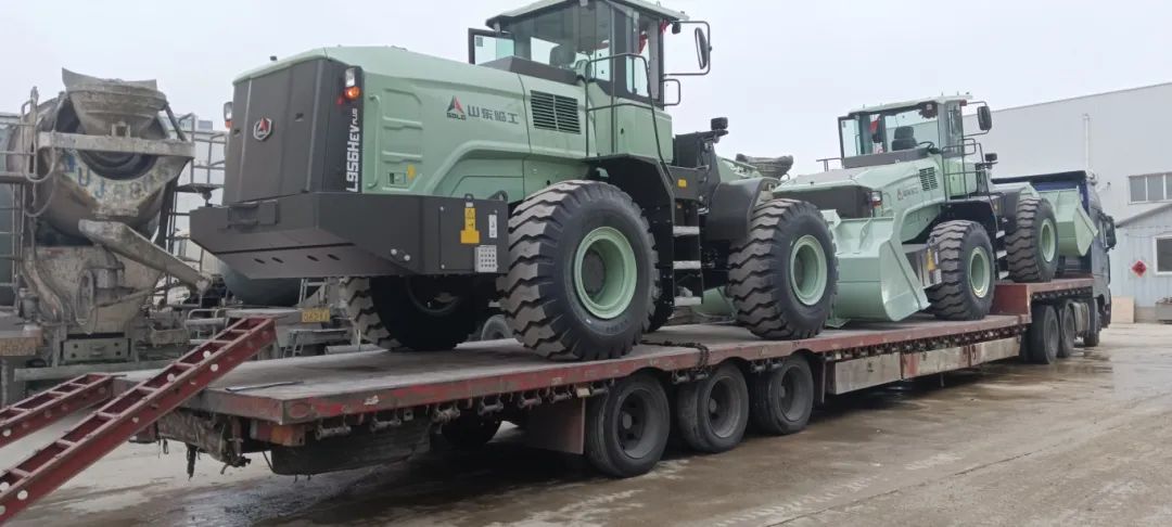 SDLG delivers 7 L956HEV Plus loaders, revolutionizing the aggregate industry