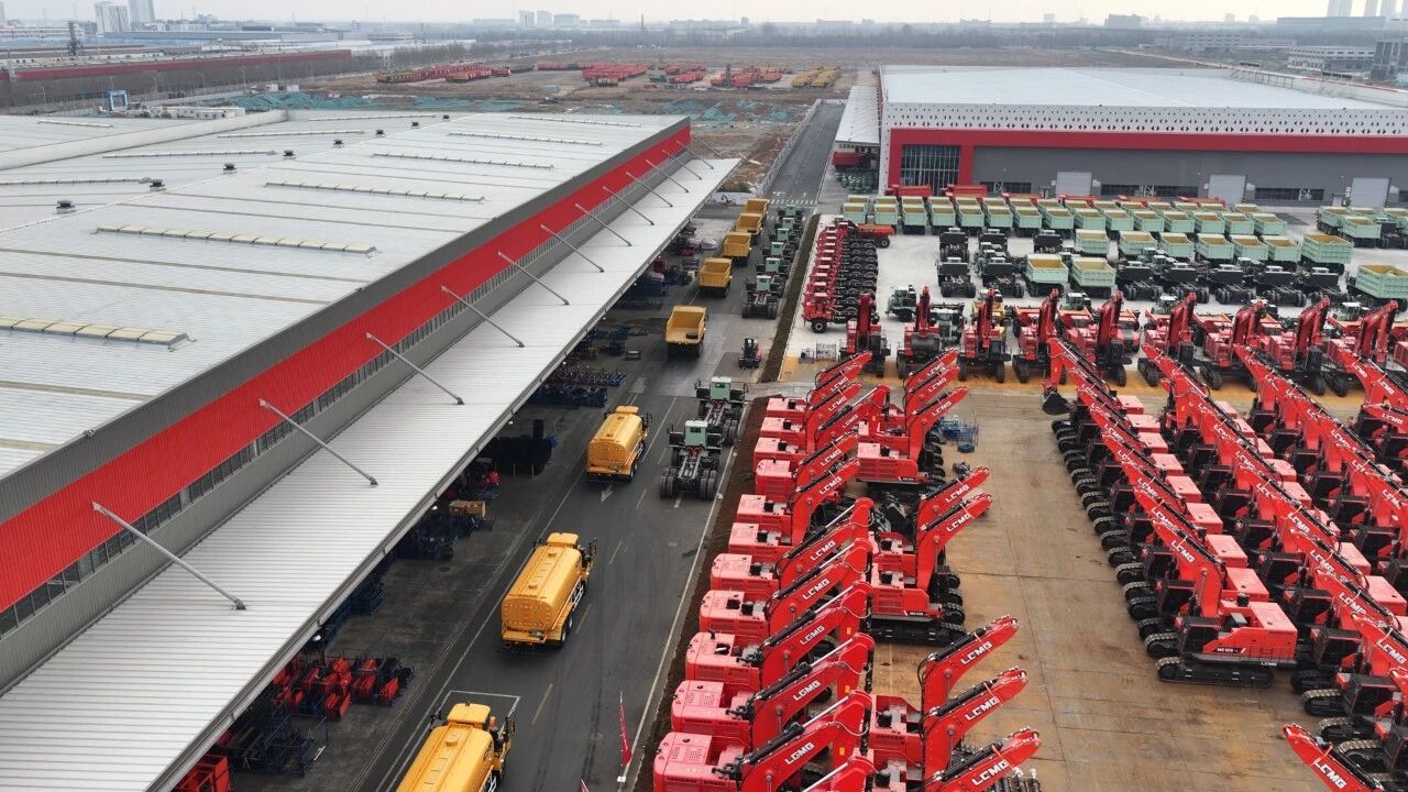 LGMG’s first batch of mining equipment units shipped to Brazil