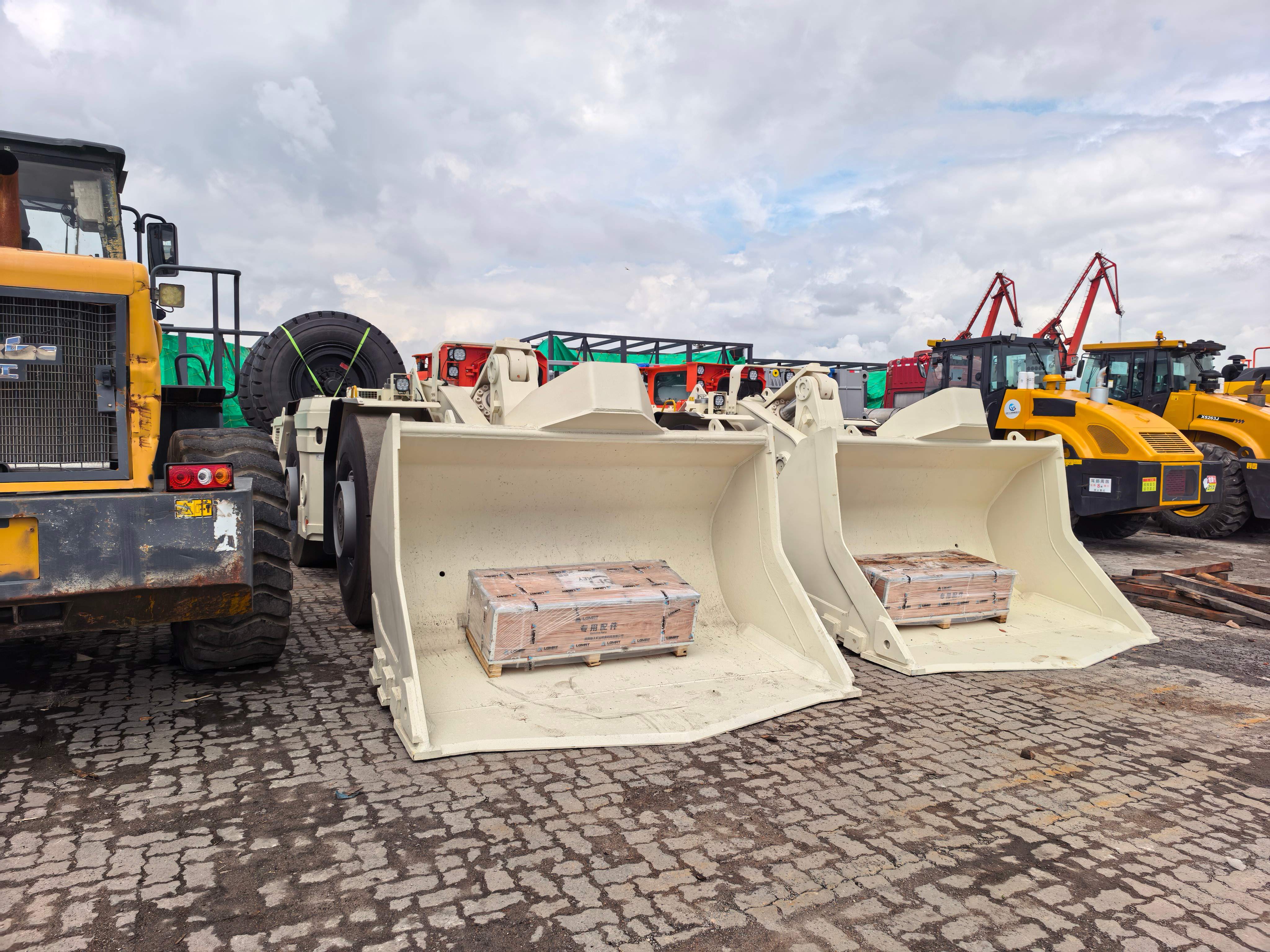 Two LGMRT UL100H Underground Loaders Shipped to Zambia