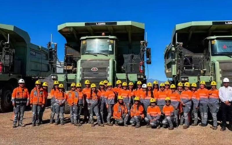Camiones mineros híbridos RTH100 y excavadoras ME109 de LGMG llegan a Sudamérica